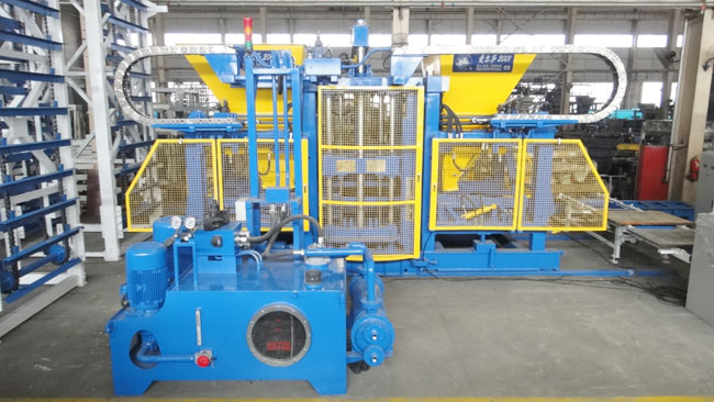 中國(guó)砌塊成型機(jī)械制造業(yè)存在弊端