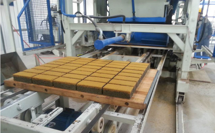 謹(jǐn)記六點:搞定水泥免燒磚機設(shè)備的日常護養(yǎng)！