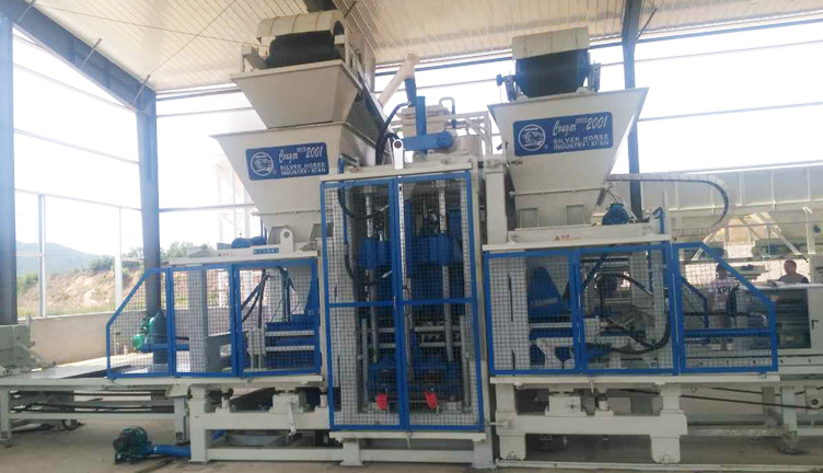 銀馬磚機(jī)憑著過硬質(zhì)量和服務(wù)得到了市場認(rèn)可