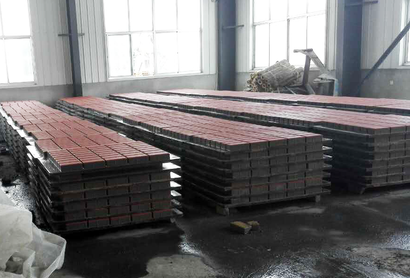 透水磚磚機調(diào)整自身適應市場生存