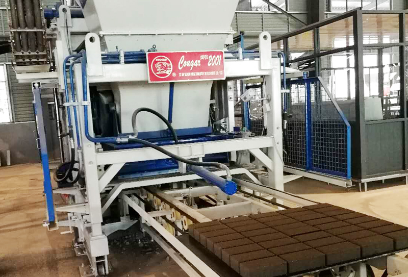 全自動透水磚磚機改進技術(shù)以后向更好的方向發(fā)展