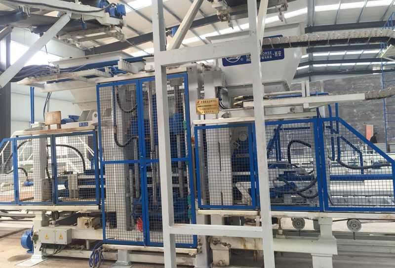 聚“兩會(huì)”矚目建筑垃圾制磚機(jī)成套設(shè)備應(yīng)時(shí)而生