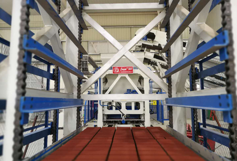 透水磚成套設備在夏季生產(chǎn)時需要做哪些防護措施