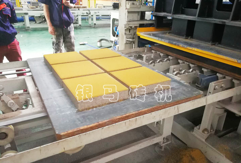 透水磚機(jī)：選型注意事項(xiàng)與操作機(jī)器細(xì)節(jié)問題