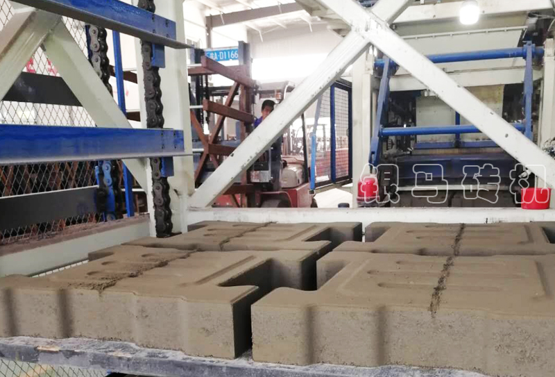 透水磚機(jī)：連鎖砌塊磚機(jī)之配套密封件的選購(gòu)新方法！