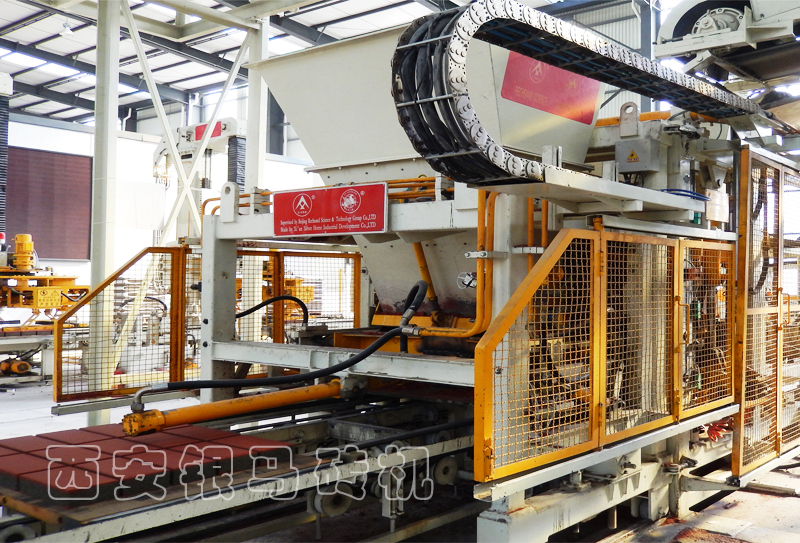 西安銀馬透水磚機(jī)用技術(shù)與工藝領(lǐng)跑行業(yè)！