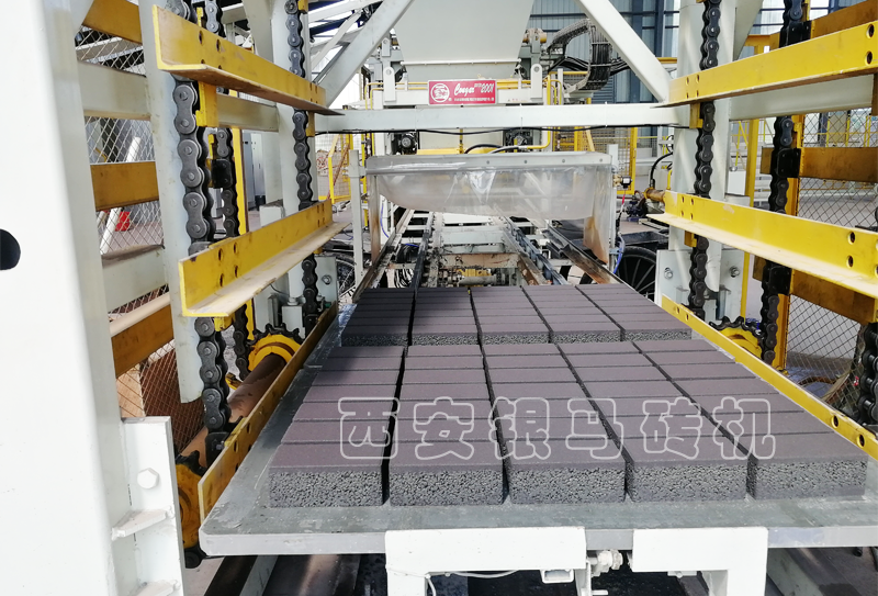 “兩會”提出生態(tài)“自我平衡”  透水磚機(jī)成新一輪環(huán)保建材主角