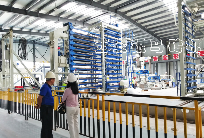 建筑垃圾制磚全套設(shè)備：讓城市“負(fù)資產(chǎn)”實(shí)現(xiàn)循環(huán)再生！