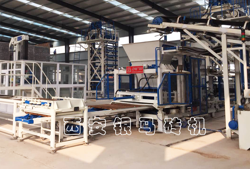 全自動磚機生產(chǎn)線：透水磚機正確操作應(yīng)掌握哪些要點？