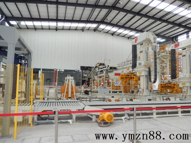 銀馬砌塊磚機(jī)廠家設(shè)備可以與德國設(shè)備相媲美