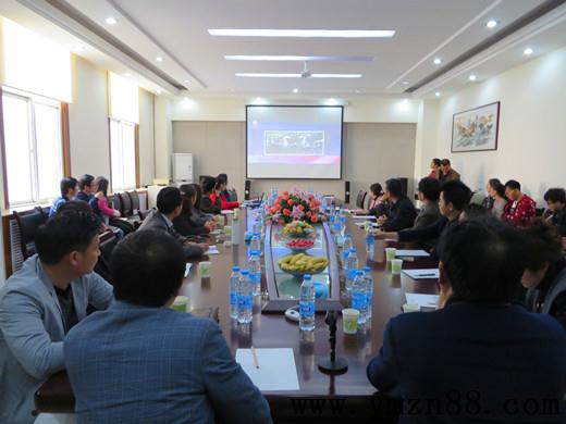 銀馬透水磚機(jī)廠家扒皮會(huì)現(xiàn)場 銀馬透水磚機(jī)廠家扒皮會(huì)現(xiàn)場