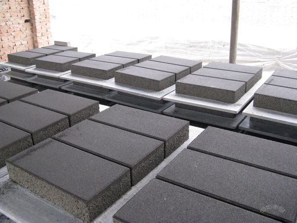 如何利用建筑廢棄物積極推進燒結(jié)保溫制品？