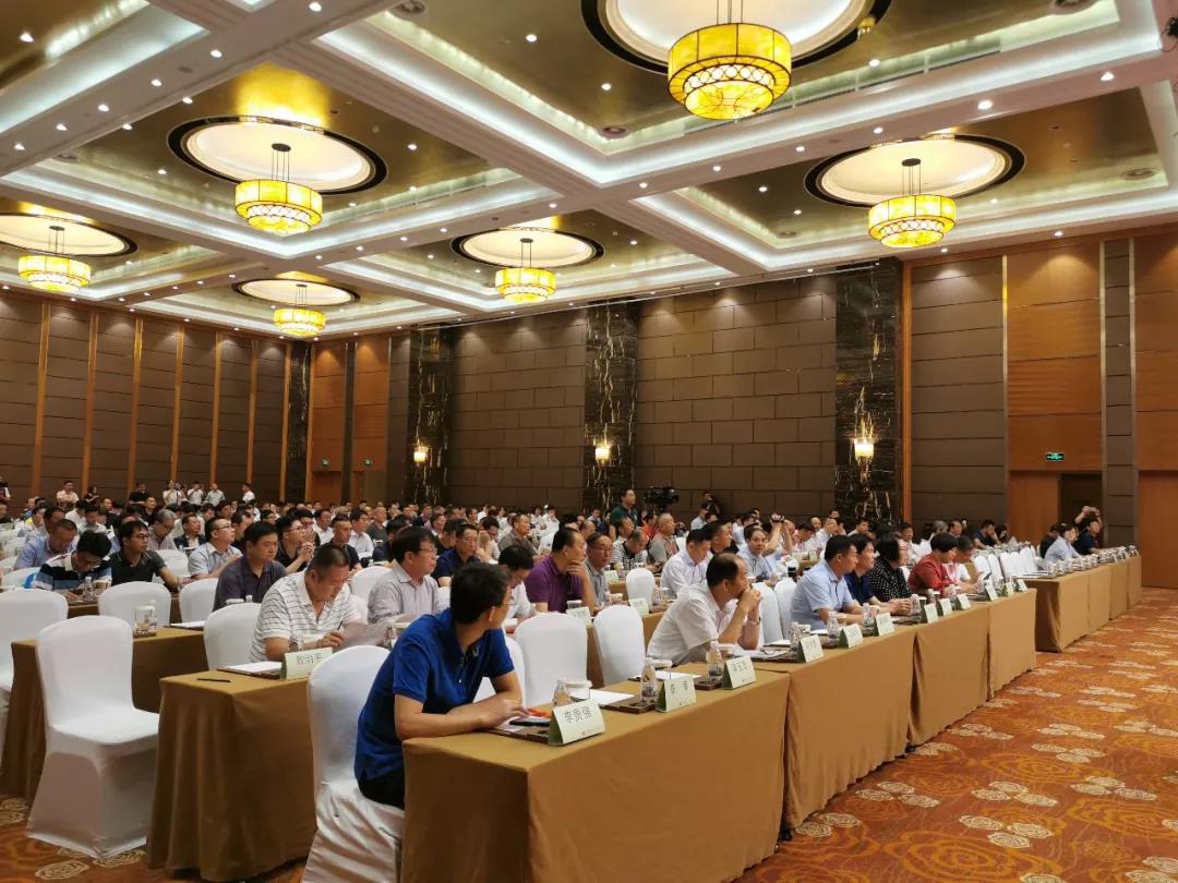 2019年中國磚瓦行業(yè)大會(huì)圓滿落幕，銀馬環(huán)保磚/石一體機(jī)備受矚目！