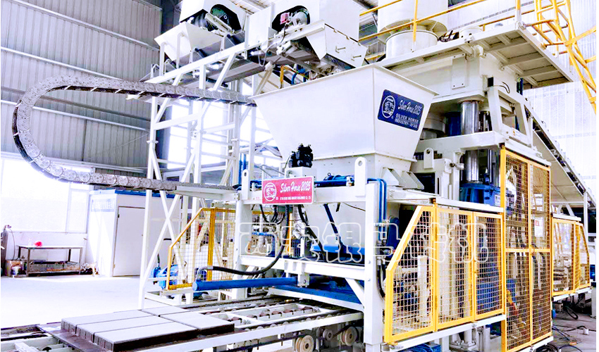 全自動(dòng)水泥制磚機(jī)器：混凝土制品科技之集大成者