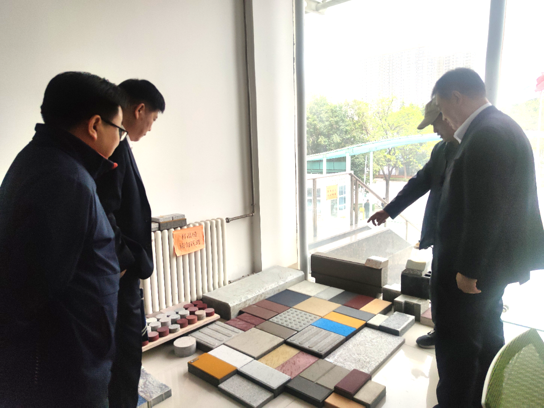 中國工程機械工業(yè)協(xié)會會長蘇子孟一行蒞臨西安銀馬參觀考察