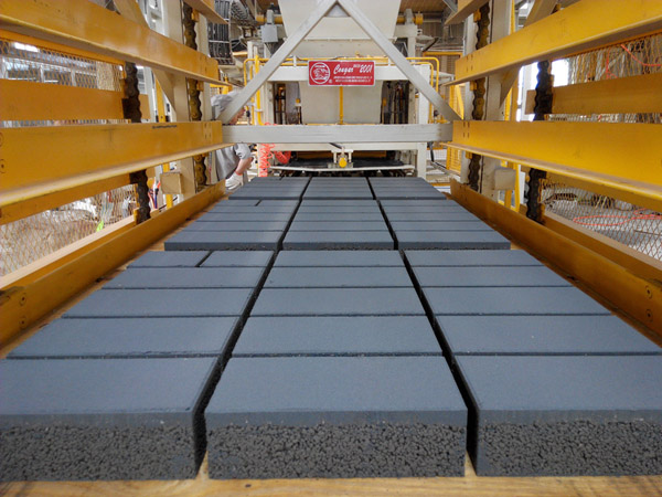 全自動透水磚機|透水步道磚機 全自動透水磚機|透水步道磚機